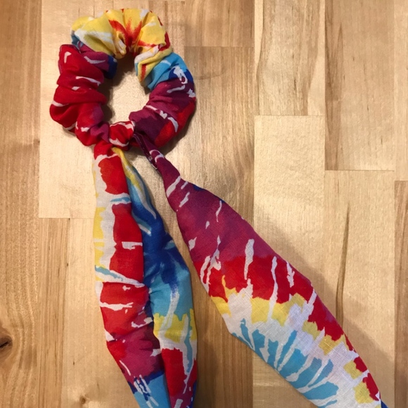 TIE DYE BOW SCRUNCHIE! SOLD OUT - Picture 3 of 7